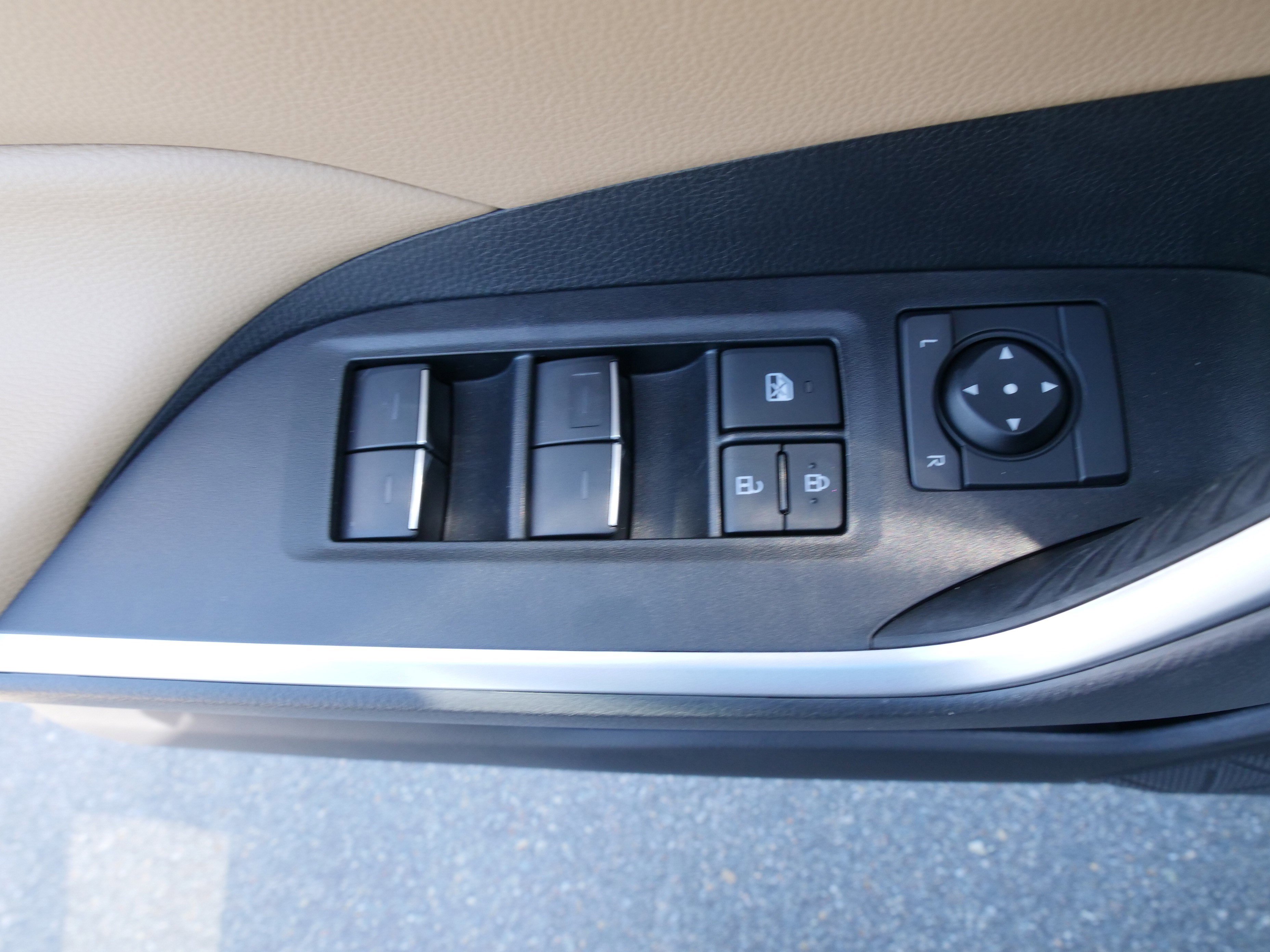 Used 2025 Toyota RAV4 XLE Premium image 18