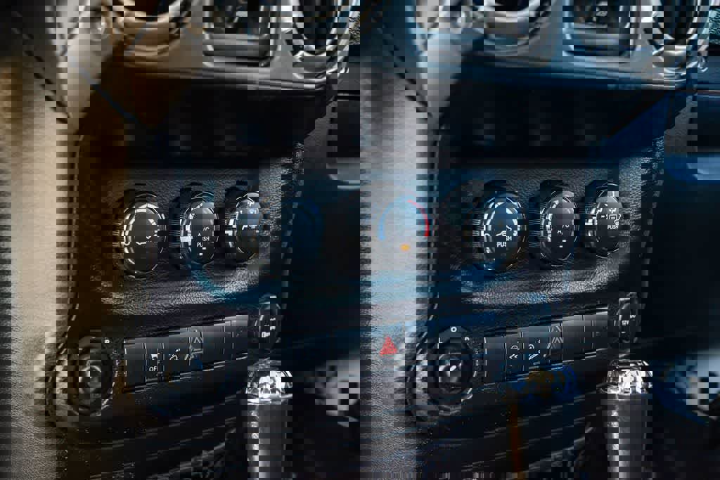 Used 2015 Jeep Wrangler Freedom Edition image 23