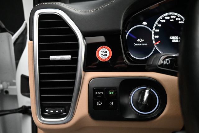 Used 2019 Porsche Cayenne Turbo w/ Premium Plus Package image 69