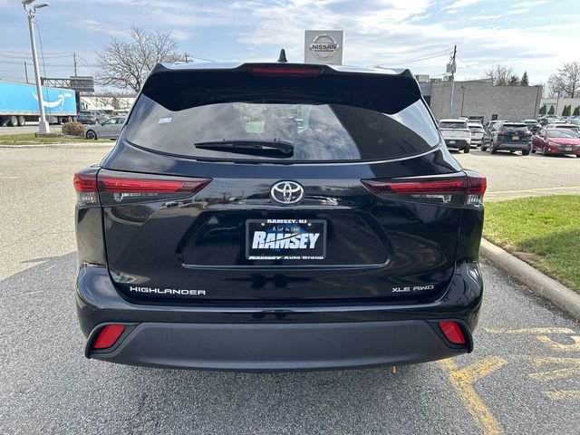 Used 2024 Toyota Highlander XLE image 7