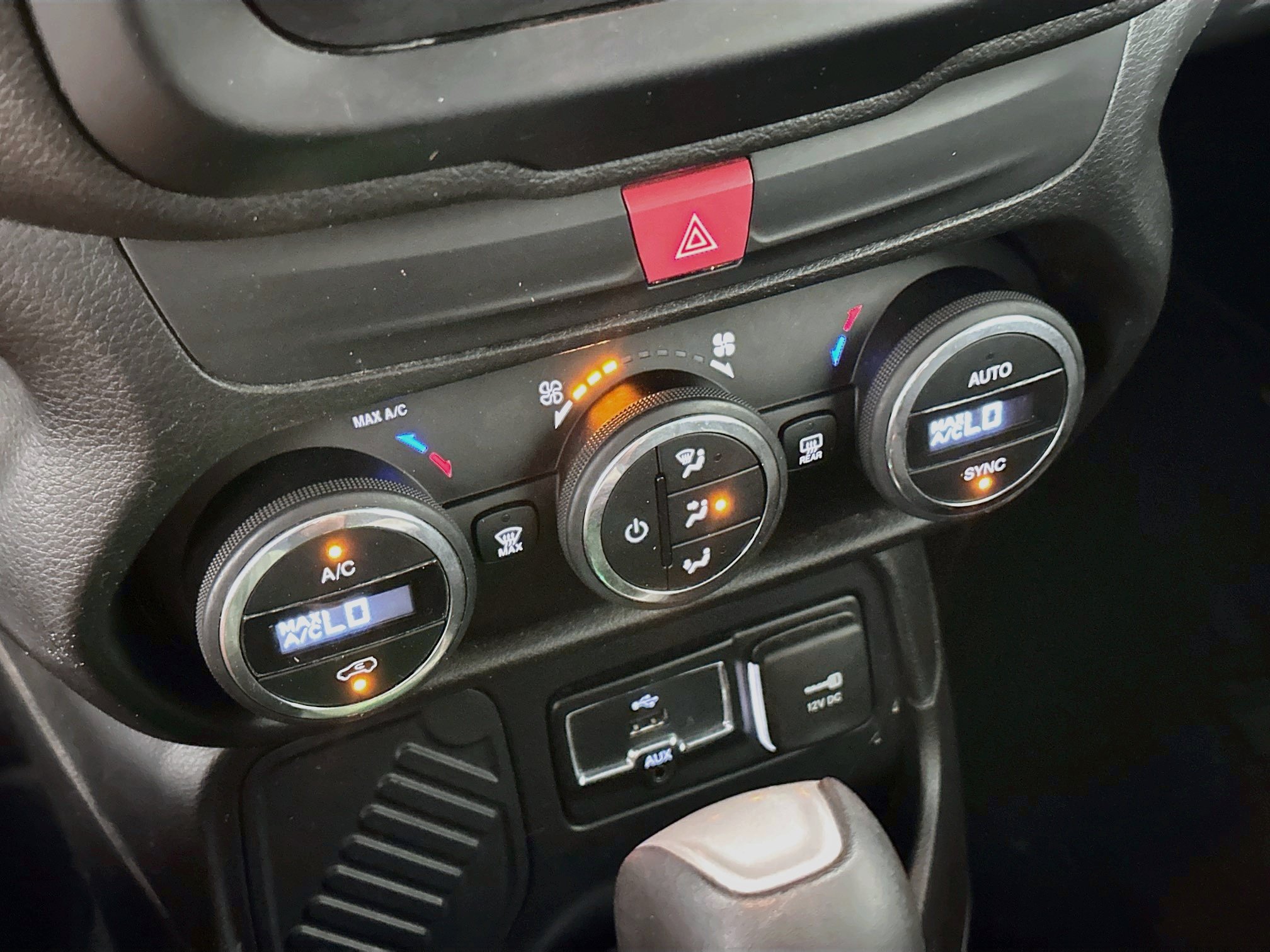Used 2017 Jeep Renegade Latitude w/ Popular Equipment Group FWD image 22