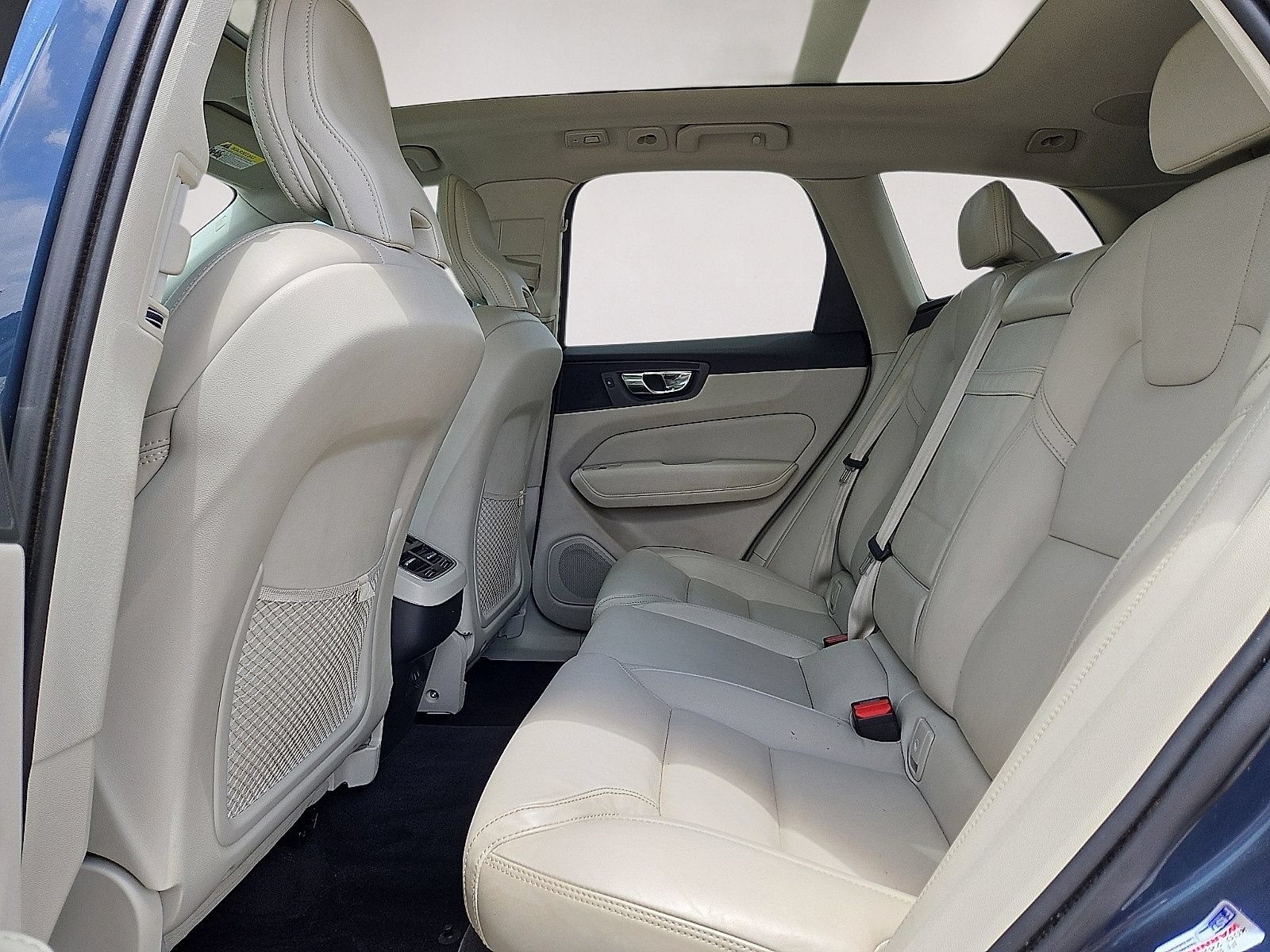 Used 2022 Volvo XC60 B5 Inscription w/ Advanced Package AWD/4WD image 15