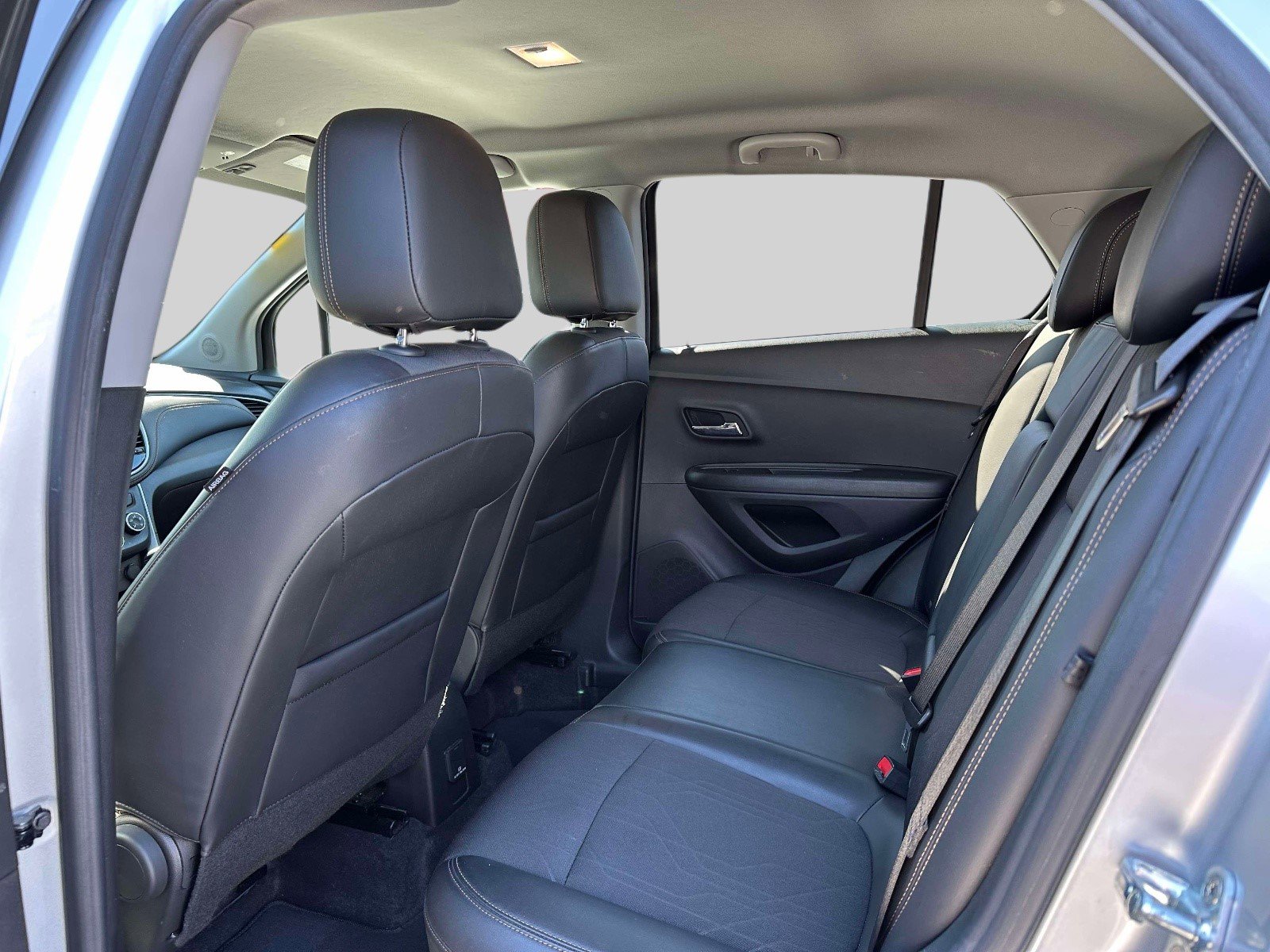 Certified 2022 Chevrolet Trax LT w/ LT Convenience Package image 8