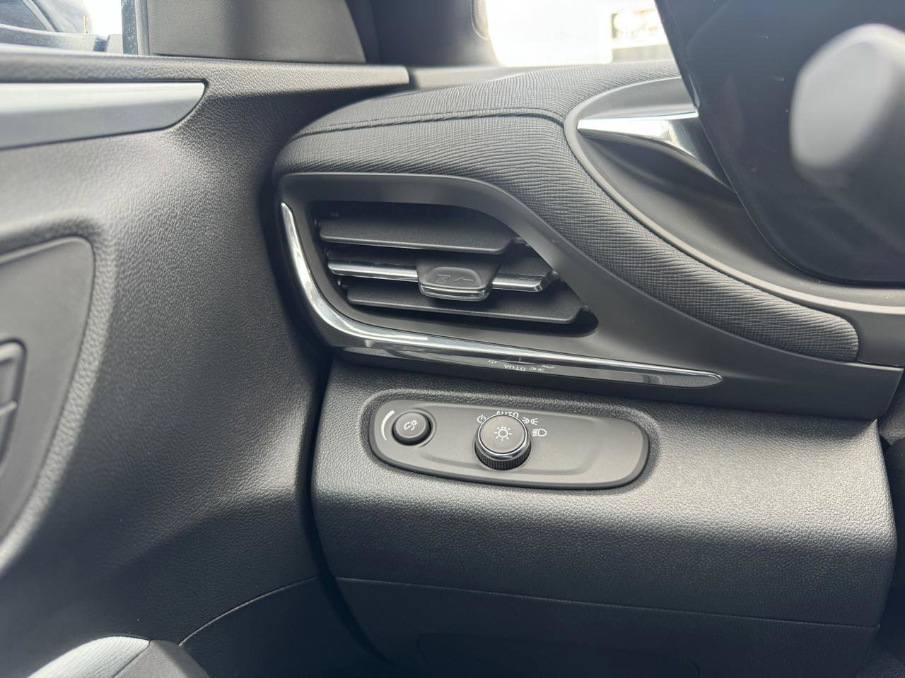 Used 2025 Buick Envista Preferred w/ Convenience I Package image 38