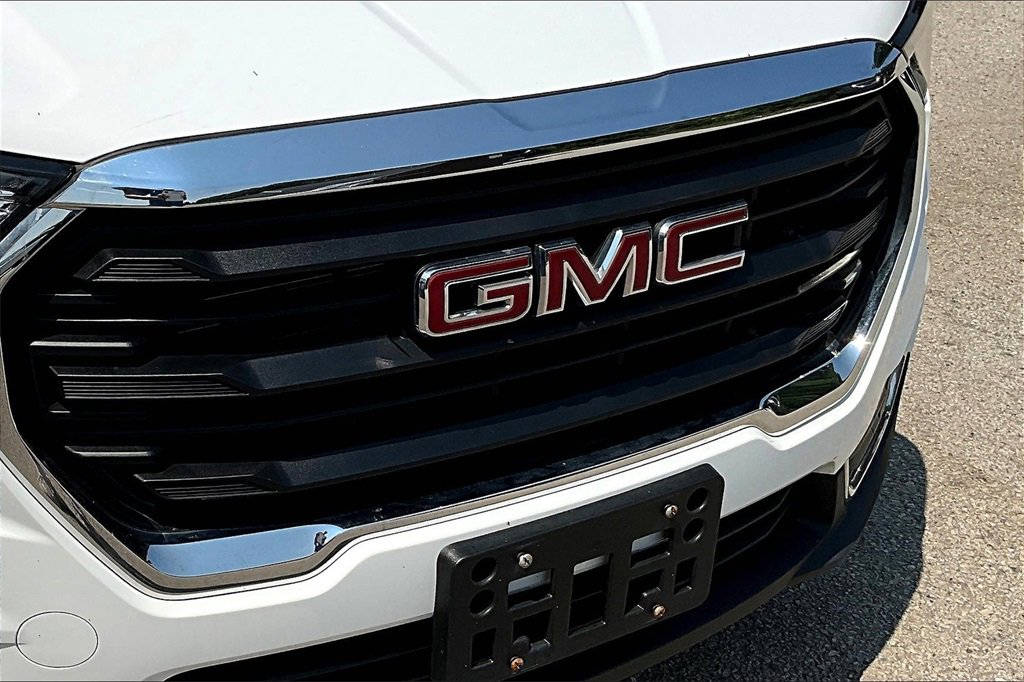 Used 2023 GMC Terrain SLE image 32