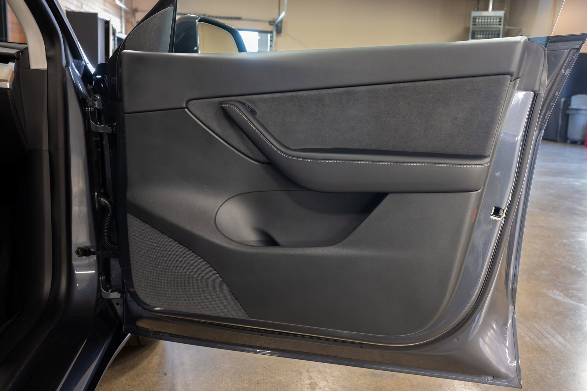 Used 2022 Tesla Model Y Long Range image 23