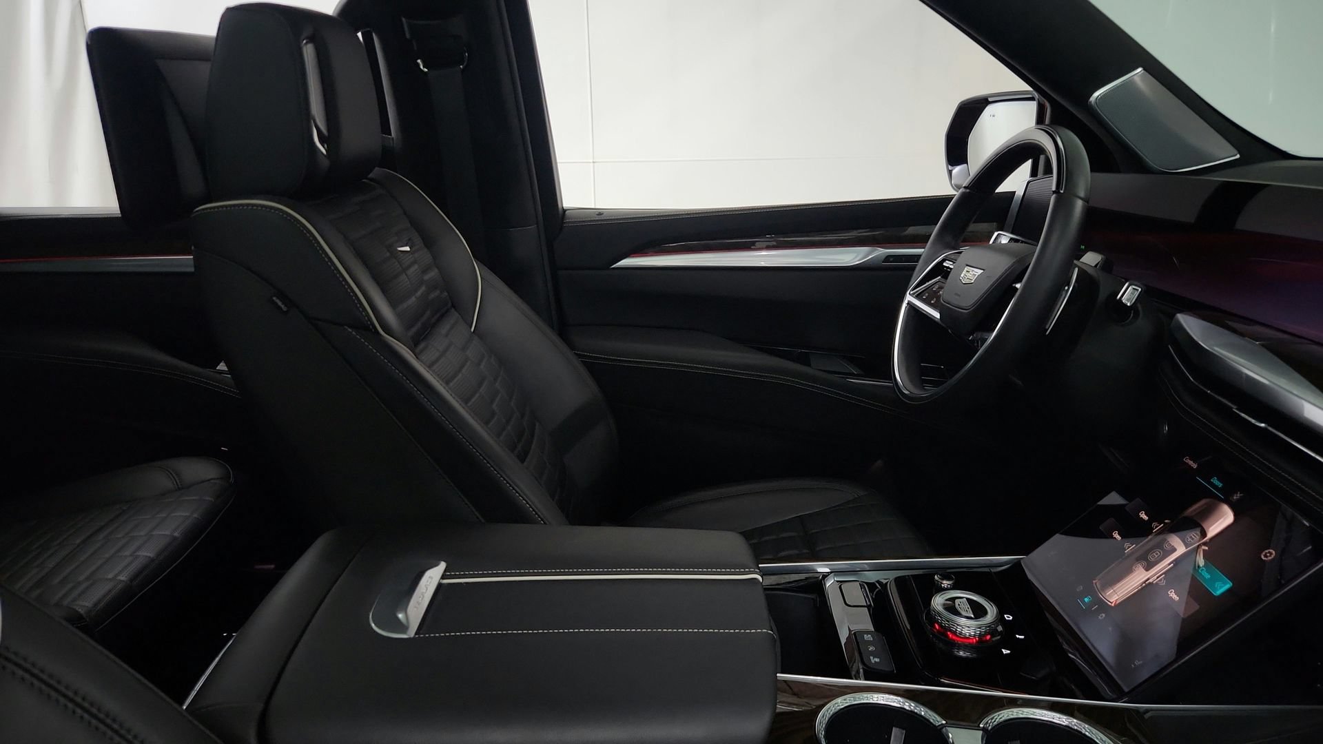 Certified 2025 Cadillac Escalade ESV Sport Platinum AWD/4WD image 27