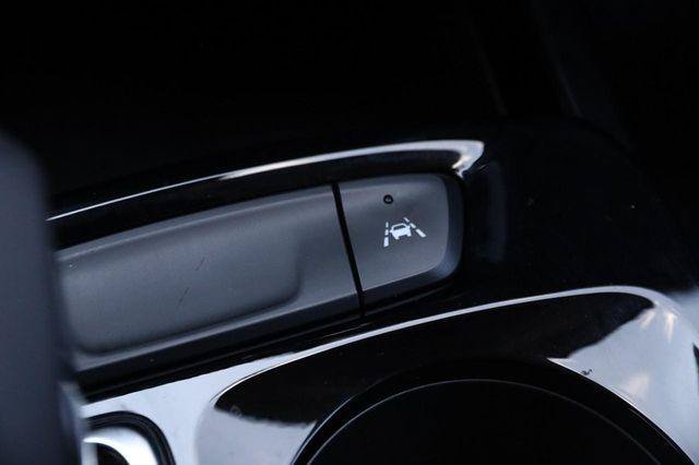 Used 2025 Chevrolet Trax LT w/ LT Convenience Package FWD image 19
