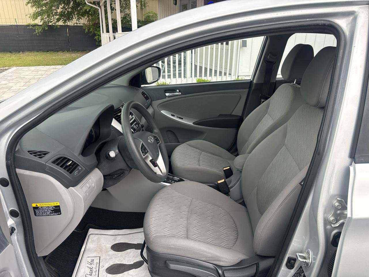 Used 2014 Hyundai Accent GLS w/ Option Group 2 FWD image 9