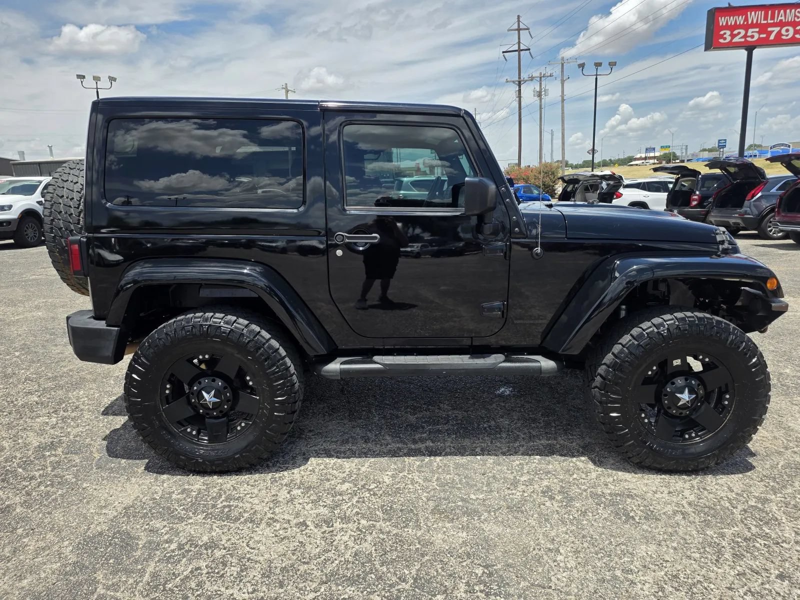 Used 2015 Jeep Wrangler Sahara AWD/4WD image 8