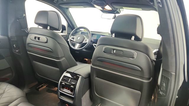 Used 2024 BMW X7 xDrive40i w/ M Sport Package image 28