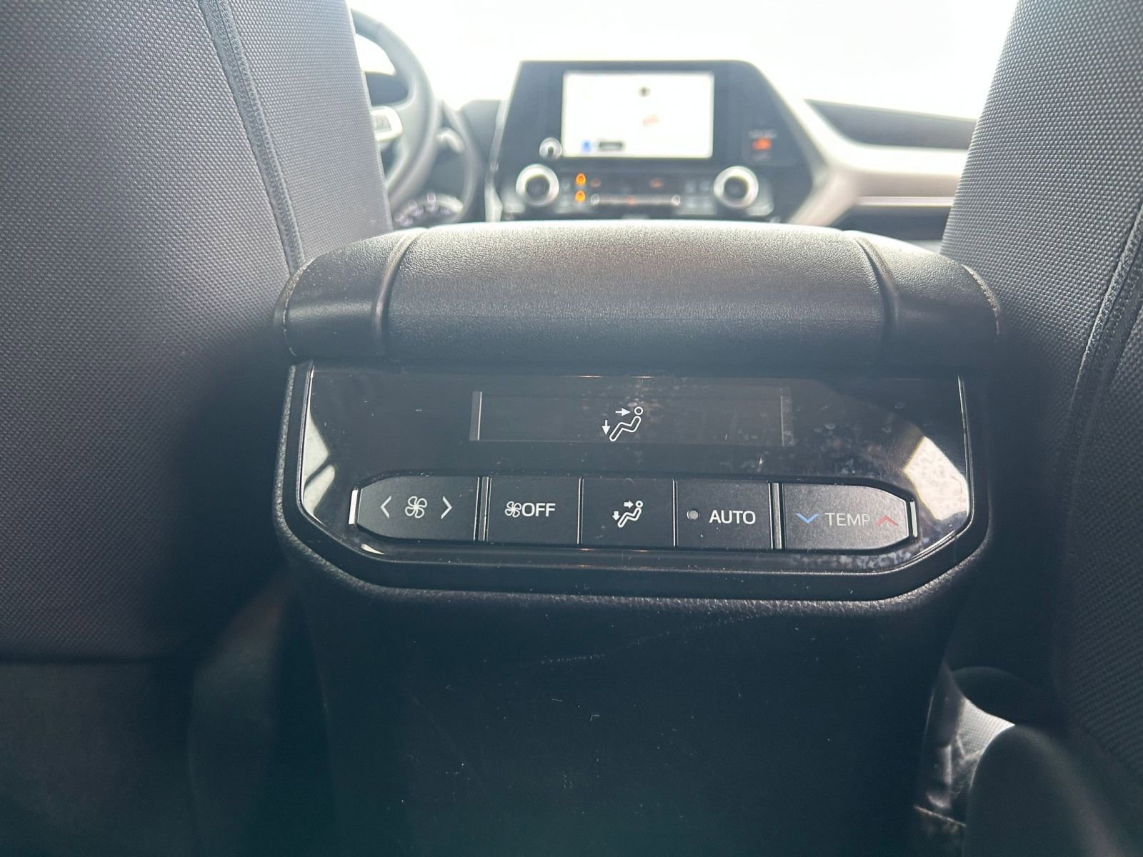 Used 2025 Toyota Highlander LE image 25