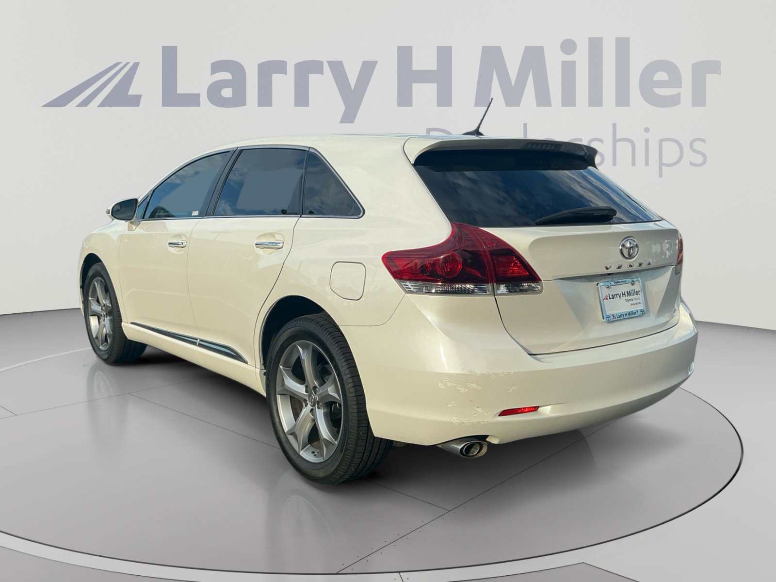 Used 2013 Toyota Venza XLE FWD image 3