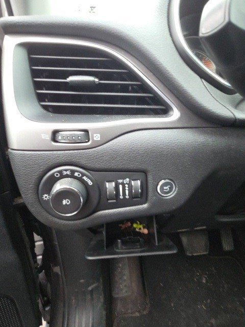 Used 2019 Jeep Cherokee Latitude Plus w/ Comfort/Convenience Group image 12