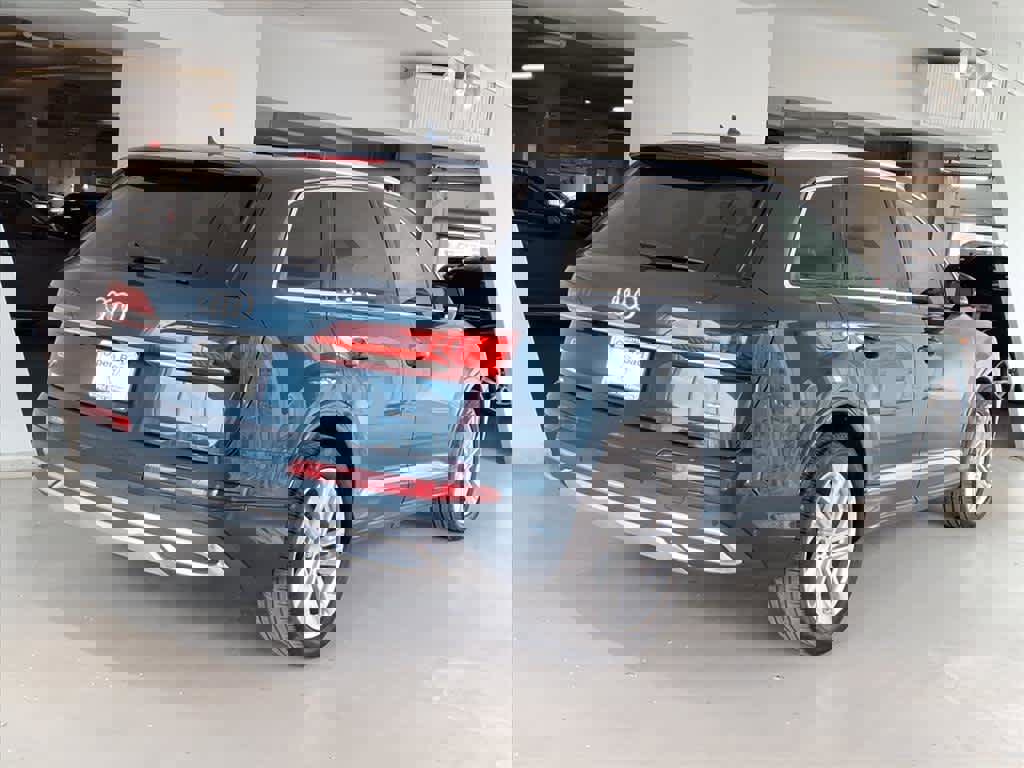 Used 2022 Audi Q7 Premium Plus w/ Premium Plus Package image 4