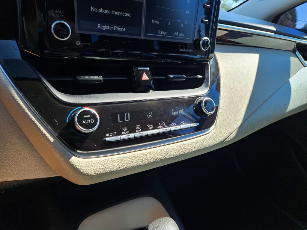 Used 2022 Toyota Corolla LE FWD image 19