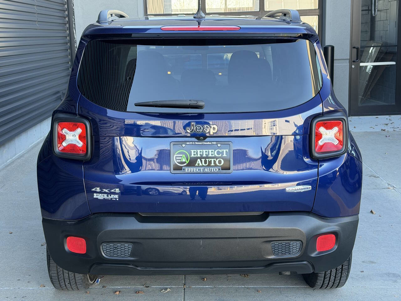 Used 2017 Jeep Renegade Latitude w/ Cold Weather Group AWD/4WD image 12