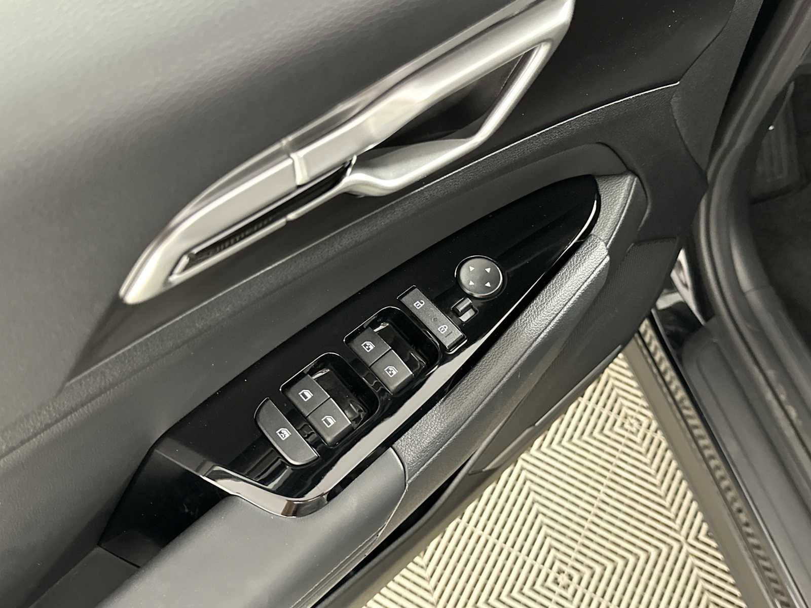 Used 2025 Kia Sportage EX w/ Premium Package image 17