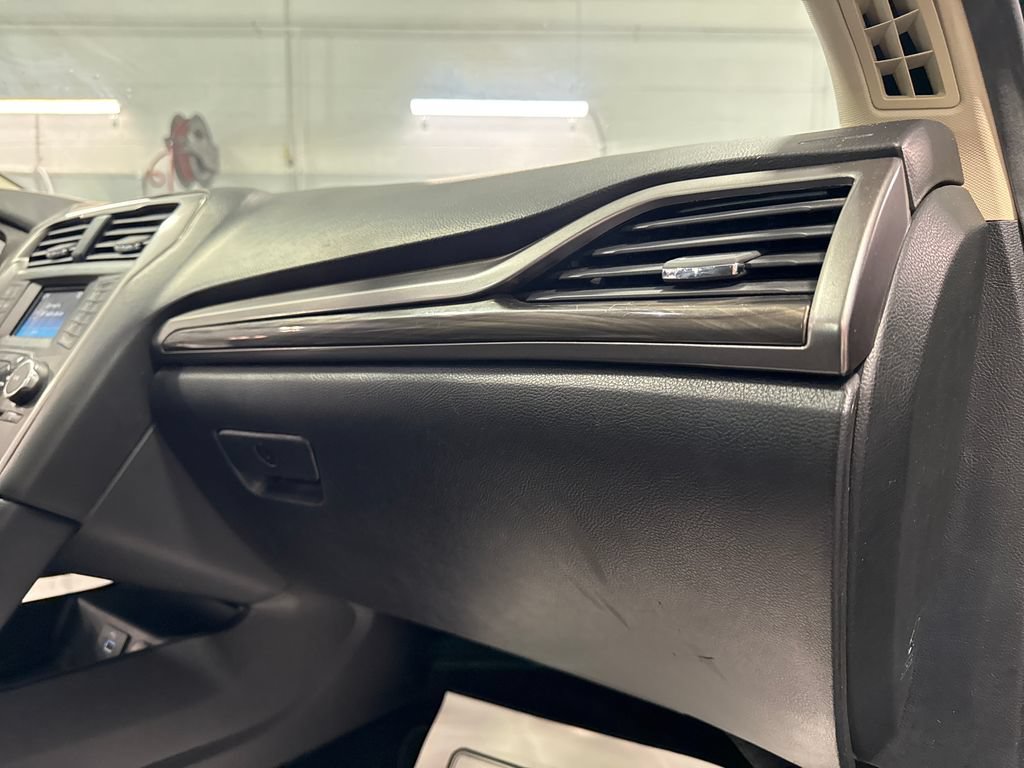 Used 2017 Ford Fusion SE FWD image 35