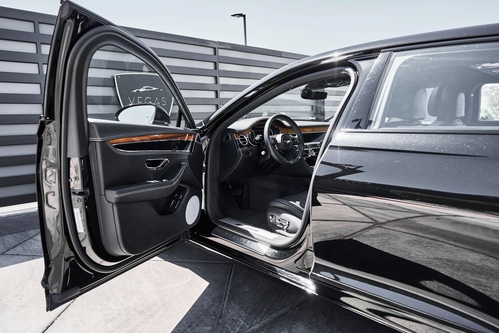 Used 2024 Bentley Flying Spur V8 AWD/4WD image 30