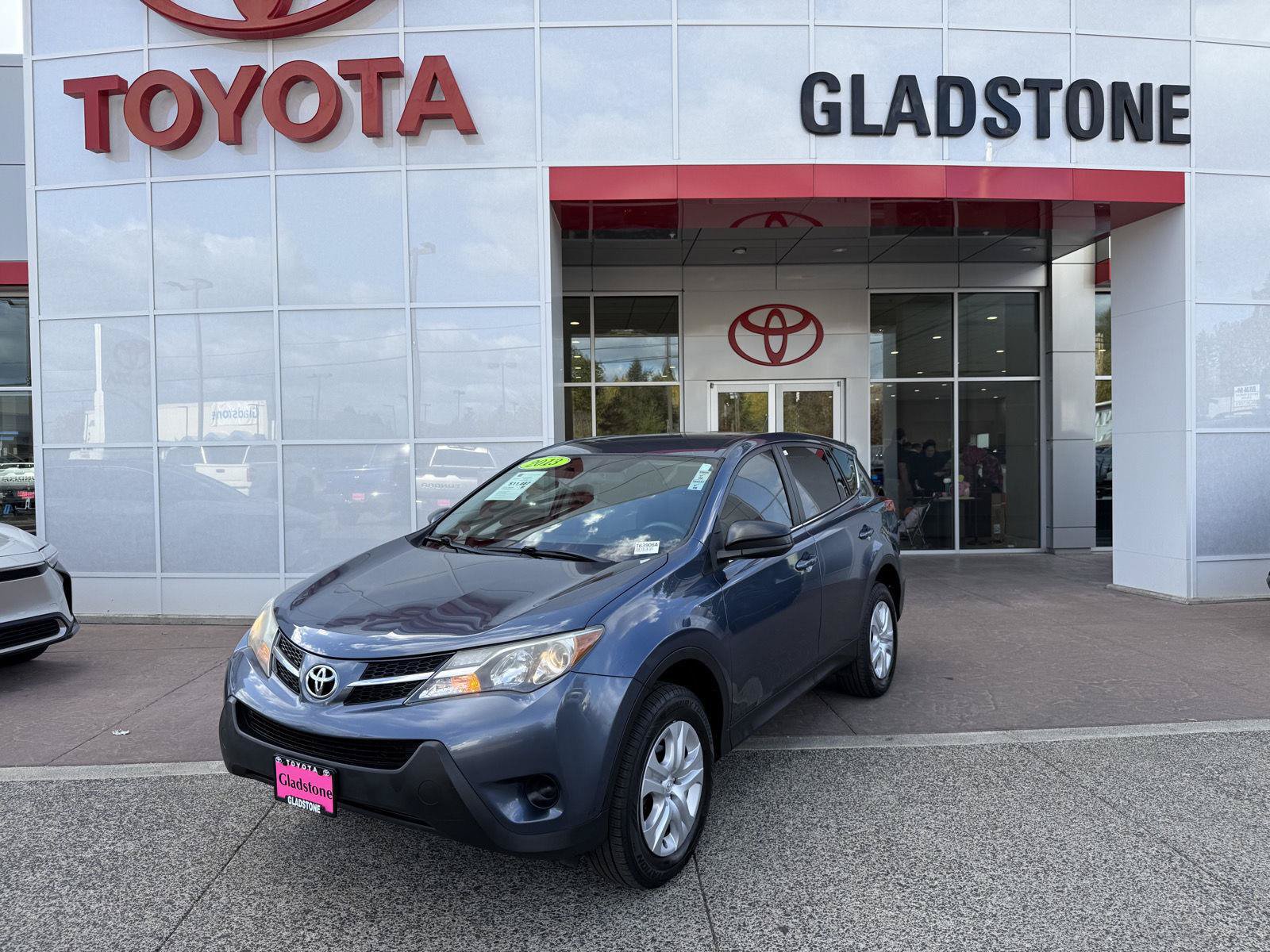 Used 2013 Toyota RAV4 LE FWD image 1