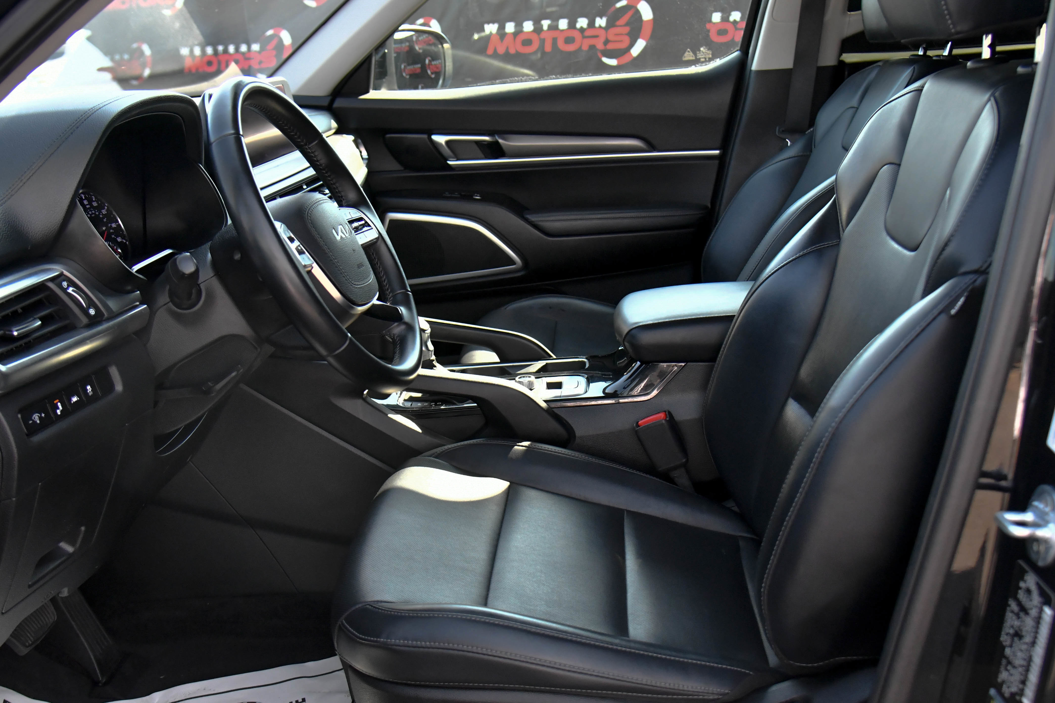 Used 2022 Kia Telluride LX image 17