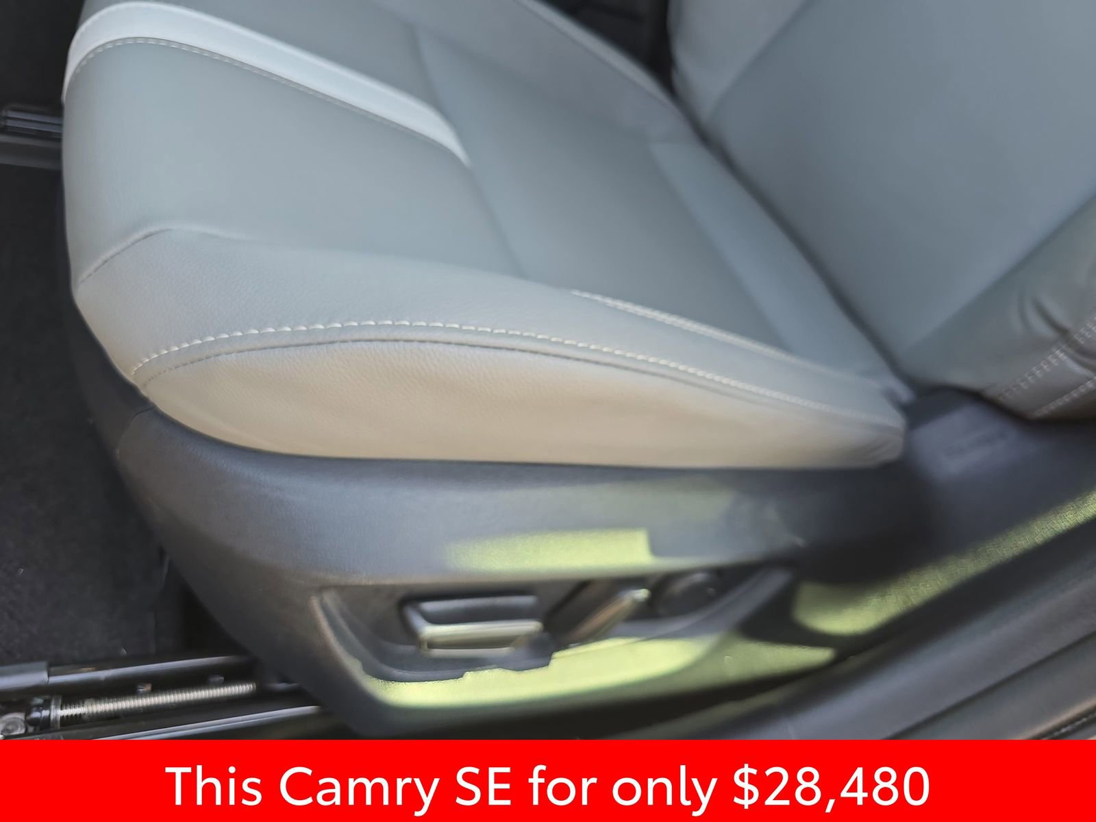 Used 2025 Toyota Camry SE w/ Convenience Package image 35