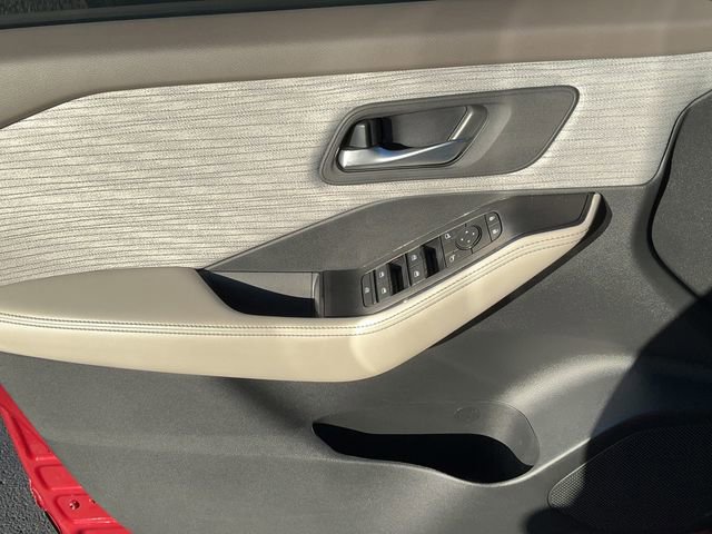 Used 2023 Nissan Rogue SV image 16