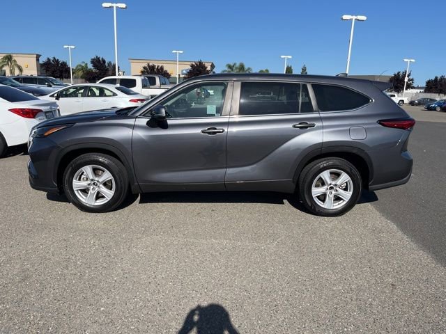 Used 2023 Toyota Highlander L FWD image 8