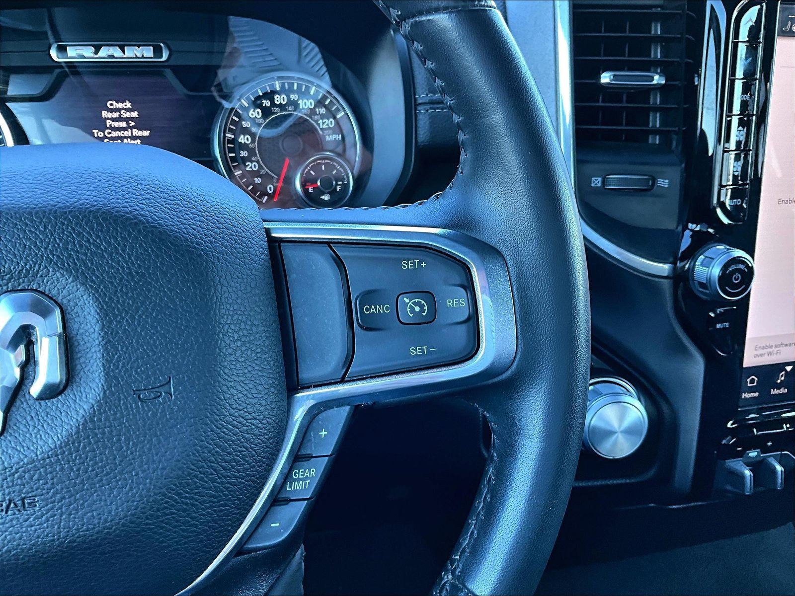 Used 2023 RAM 1500 Laramie AWD/4WD image 11