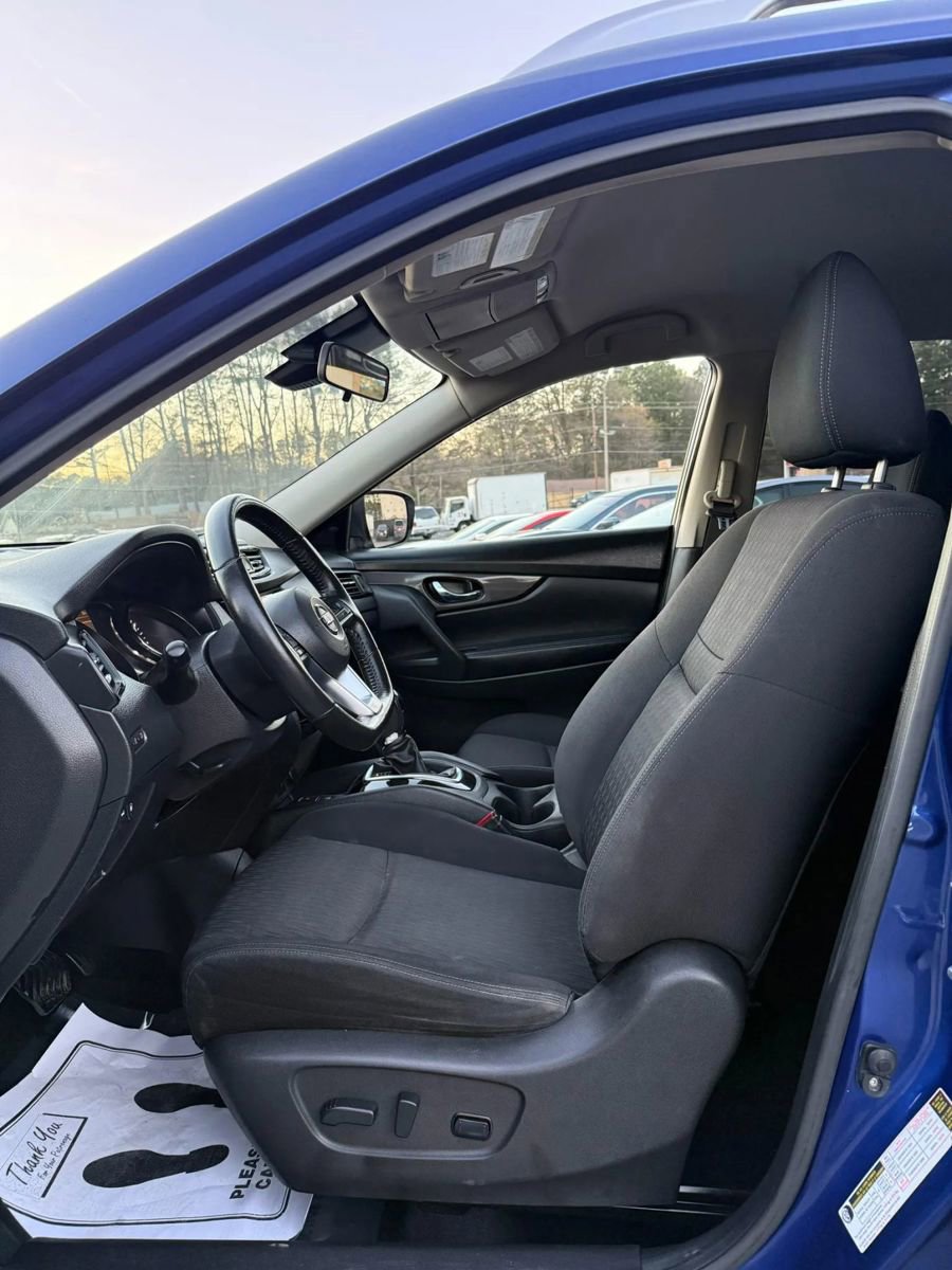 Used 2019 Nissan Rogue SV w/ Premium Package FWD image 5