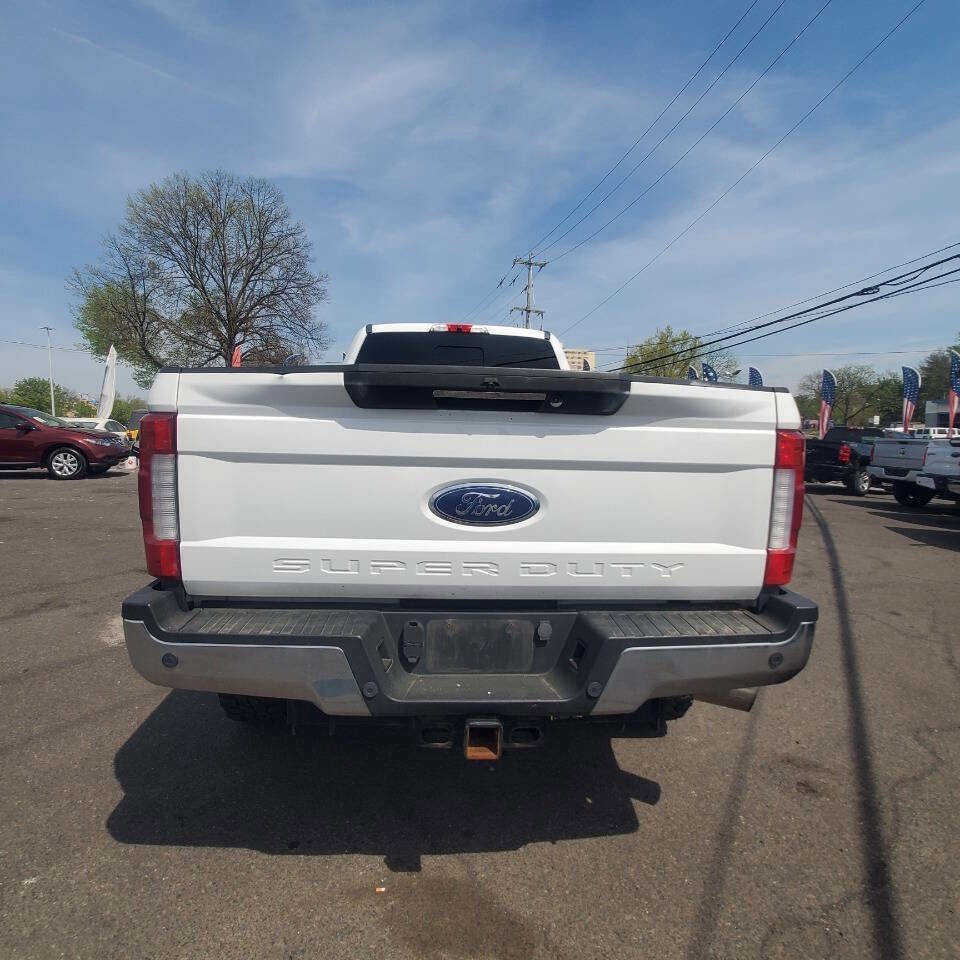 Used 2019 Ford F350 Lariat w/ Lariat Ultimate Package image 4