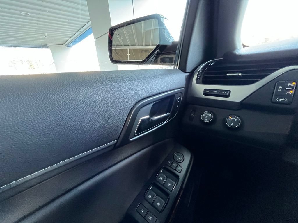 Used 2020 Chevrolet Suburban Premier AWD/4WD image 20