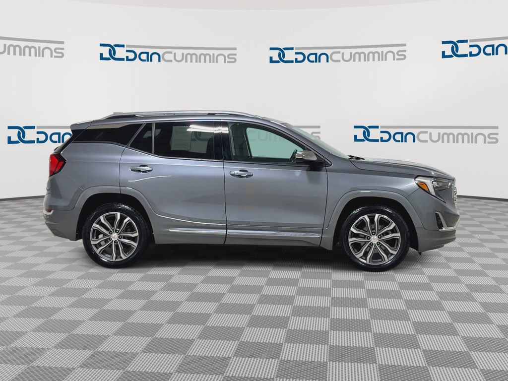 Used 2020 GMC Terrain Denali w/ Denali Premium Package FWD image 9