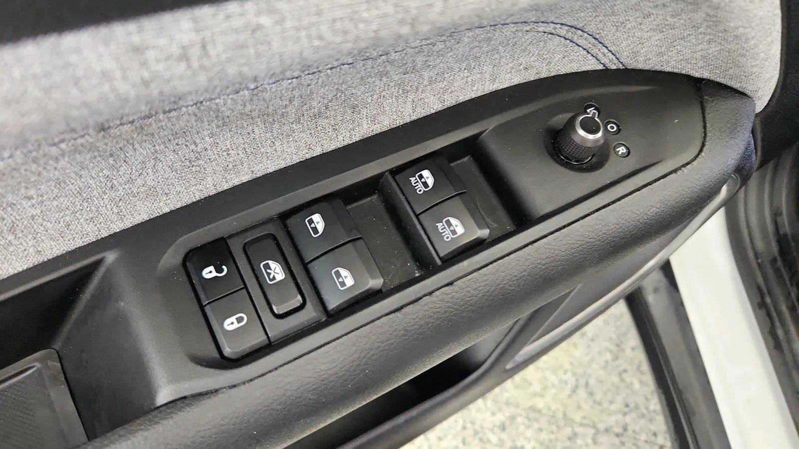 Used 2024 Jeep Compass Latitude AWD/4WD image 23
