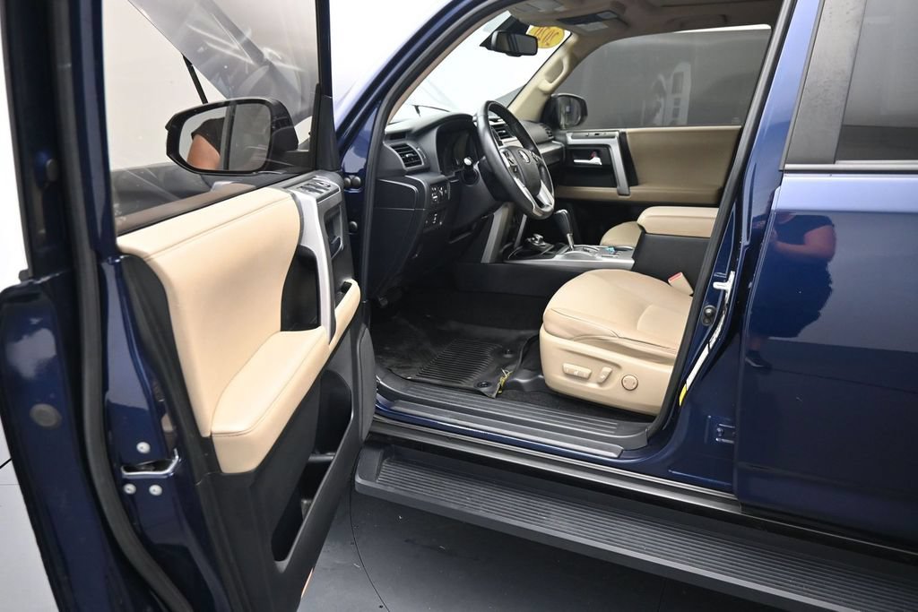 Used 2020 Toyota 4Runner SR5 Premium w/ Moonroof Package AWD/4WD image 15