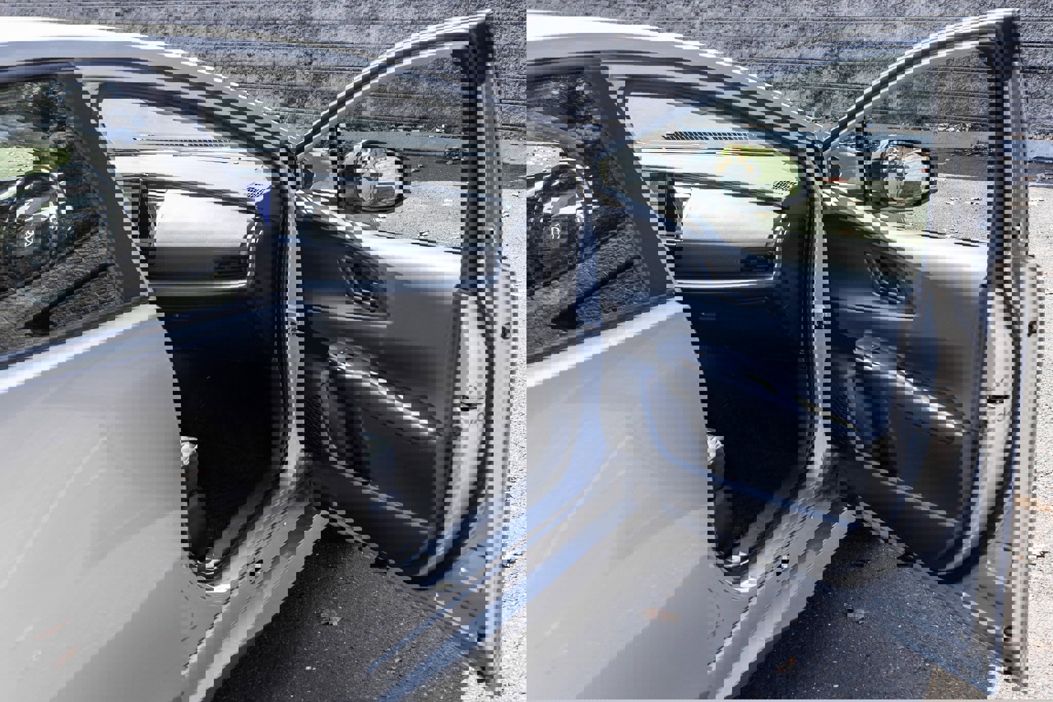 Used 2025 Toyota Prius LE image 15