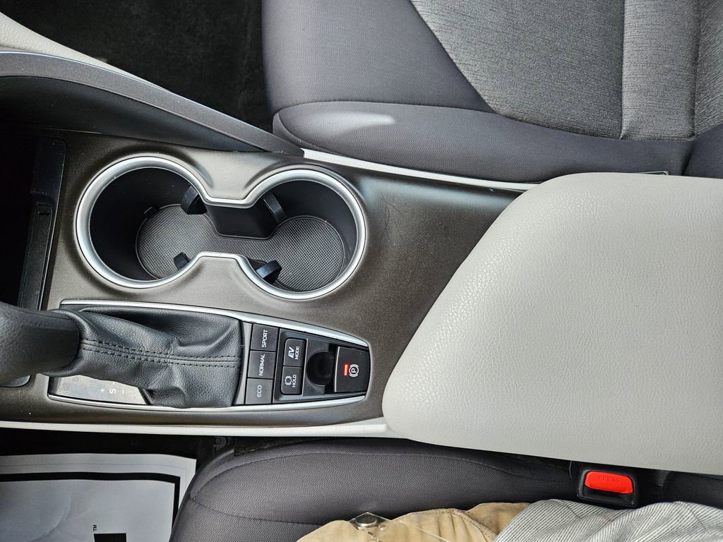 Used 2021 Toyota Camry LE FWD image 16