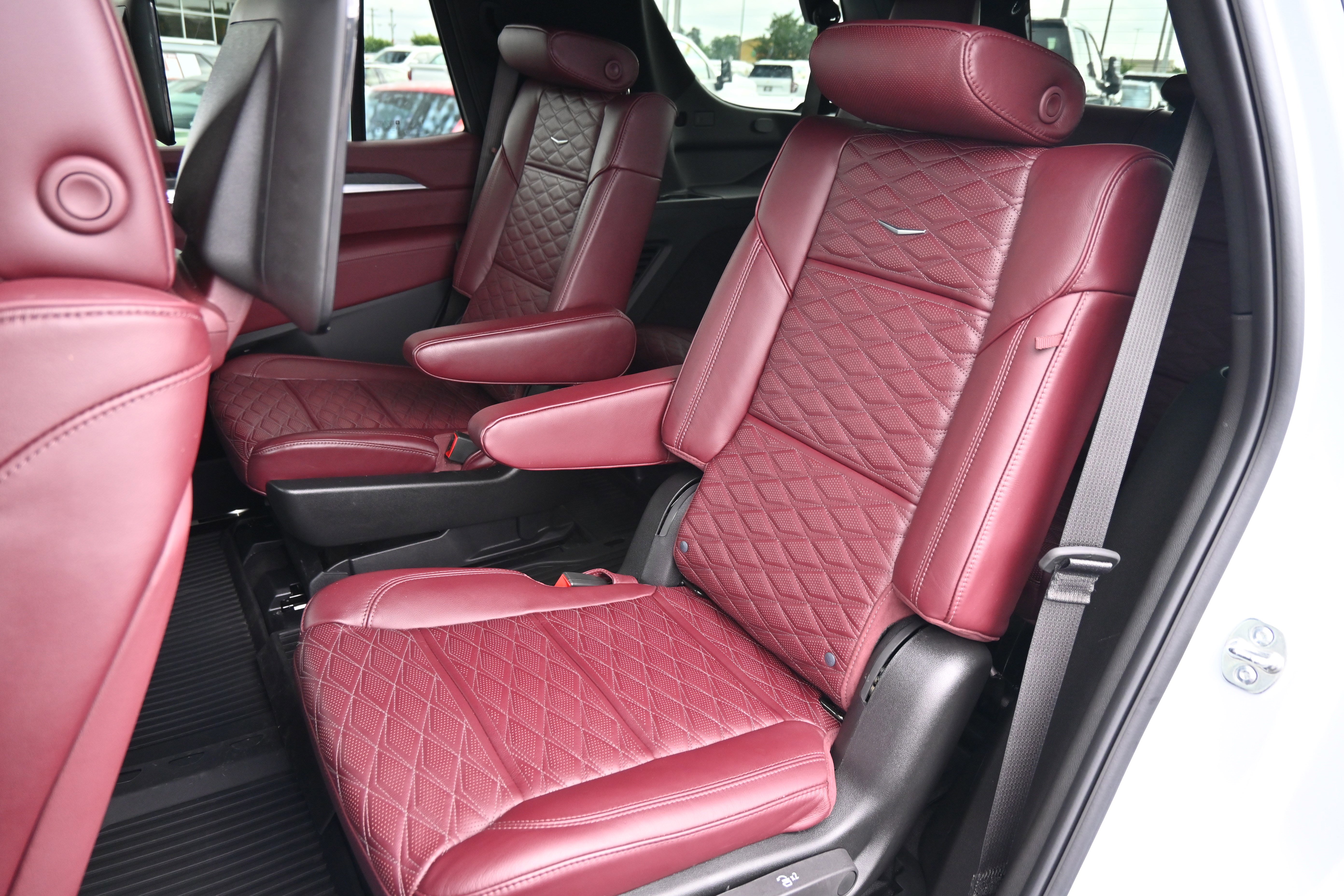 Used 2026 Cadillac Escalade Luxury w/ LPO, Floor Liner Package AWD/4WD image 30