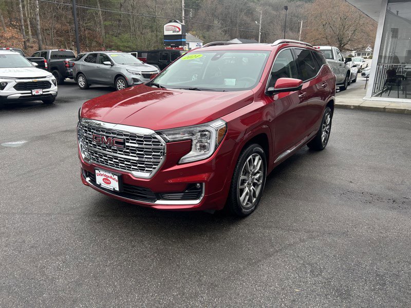 Used 2024 GMC Terrain Denali w/ Denali Premium Package AWD/4WD image 4