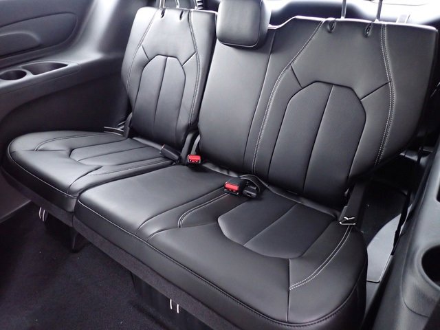 New 2026 Chrysler Pacifica Select image 14
