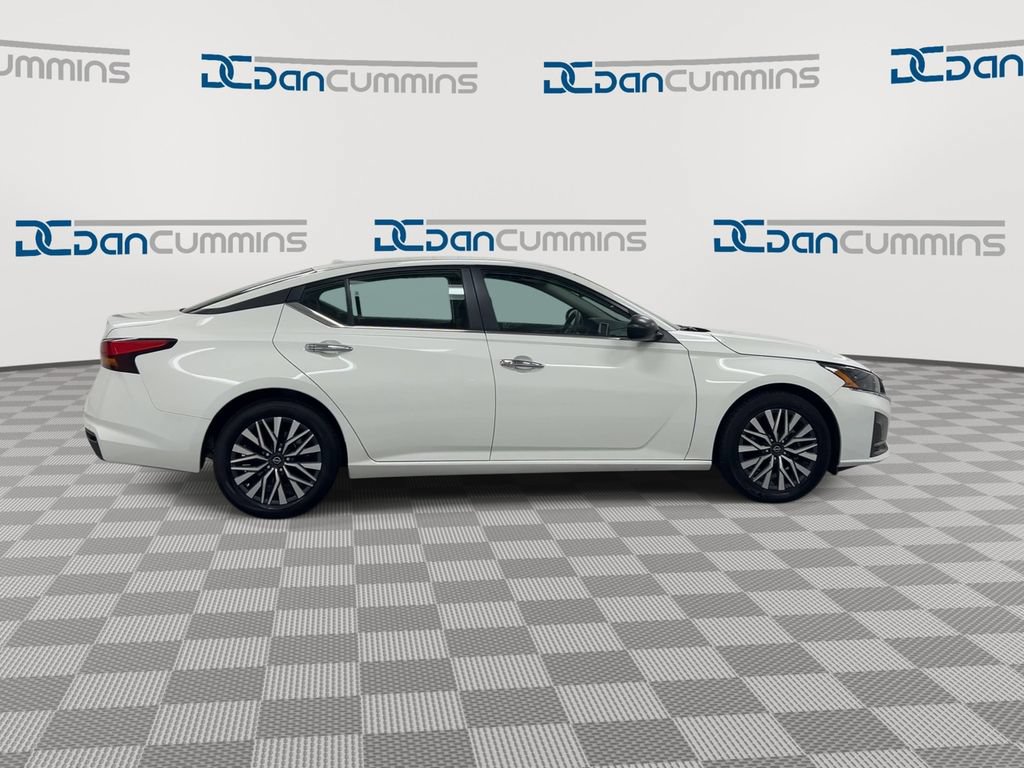 Used 2025 Nissan Altima 2.5 SV FWD image 9