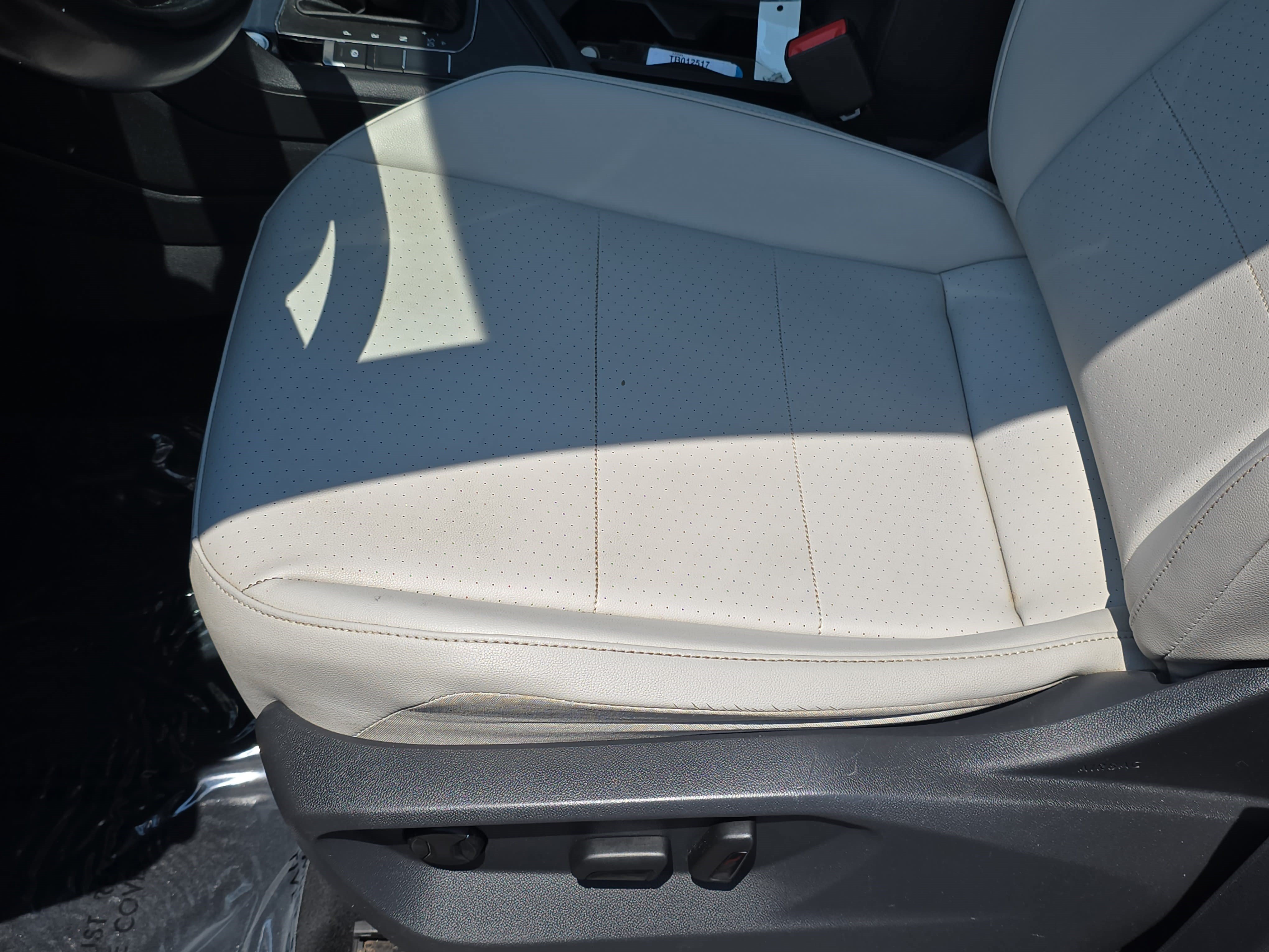 Used 2018 Volkswagen Tiguan SE w/ Panoramic Sunroof Package FWD image 28
