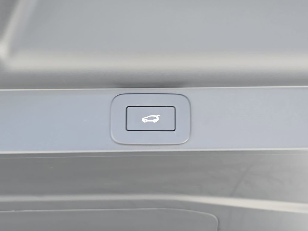 Certified 2023 Land Rover Range Rover SE image 13