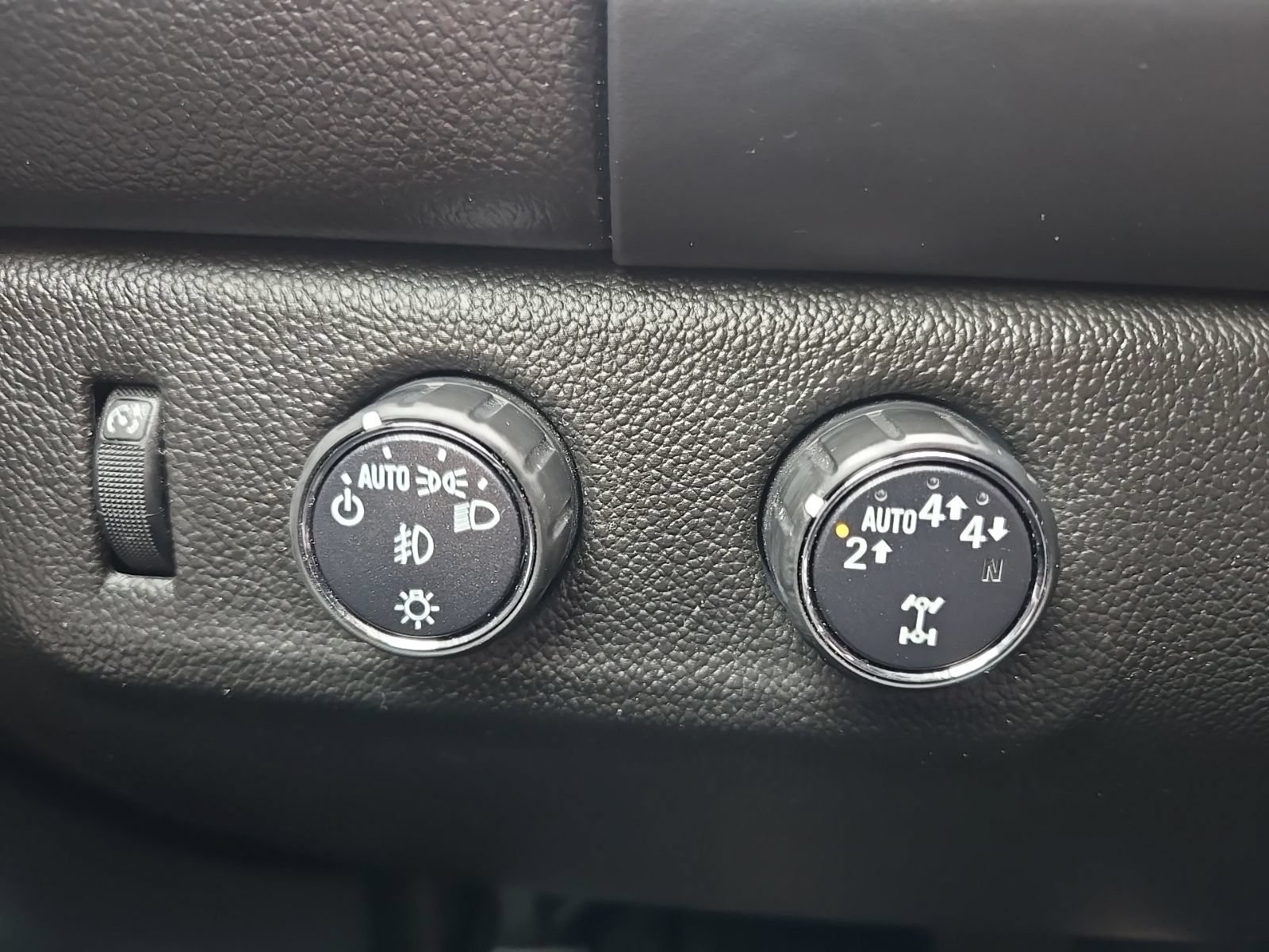 Used 2020 GMC Canyon SLE w/ Elevation Edition AWD/4WD image 17
