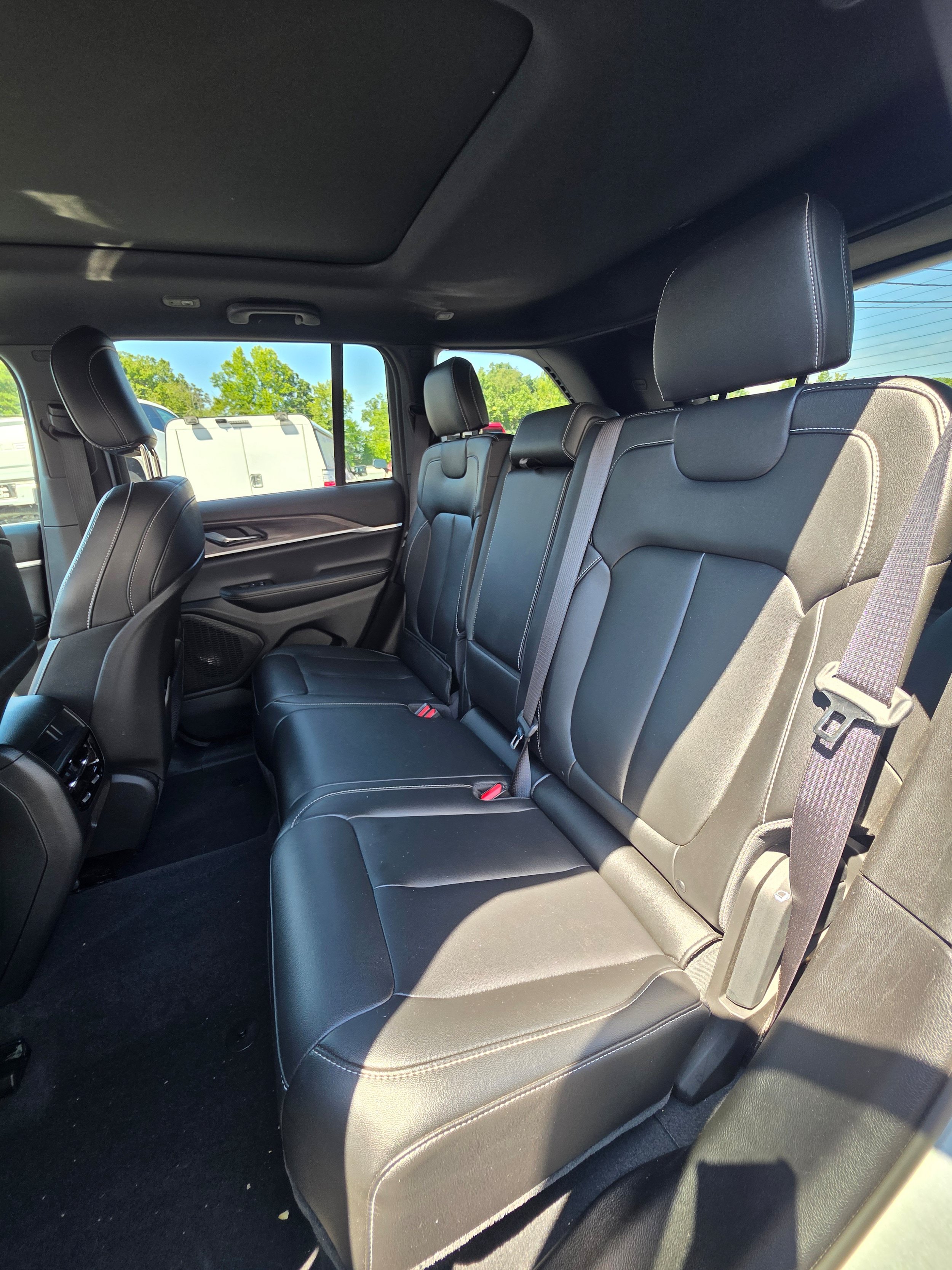 Used 2024 Jeep Grand Cherokee Limited RWD image 22
