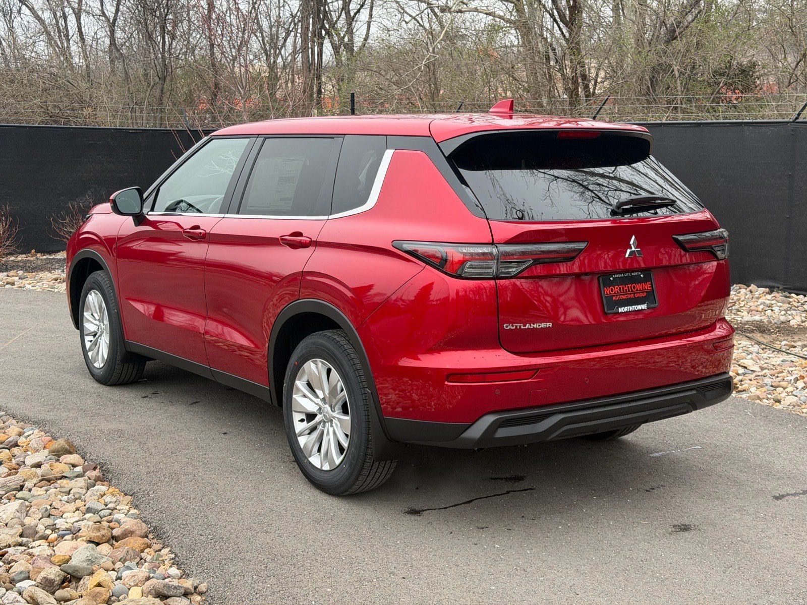 New 2026 Mitsubishi Outlander ES AWD/4WD image 3