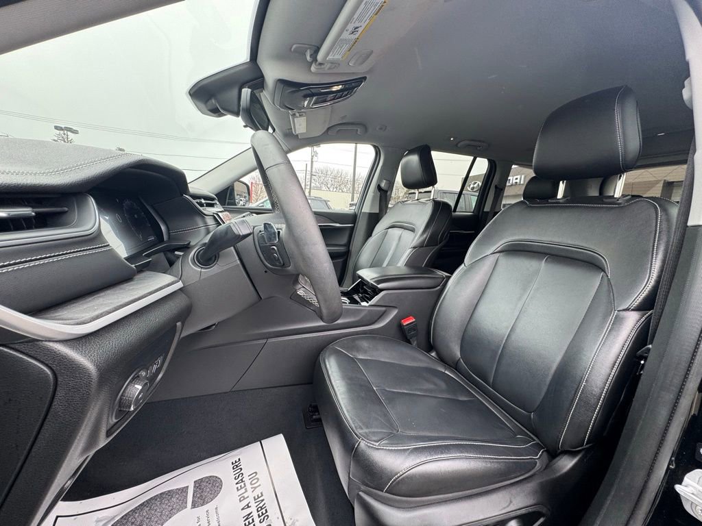 Used 2023 Jeep Grand Cherokee Limited image 20