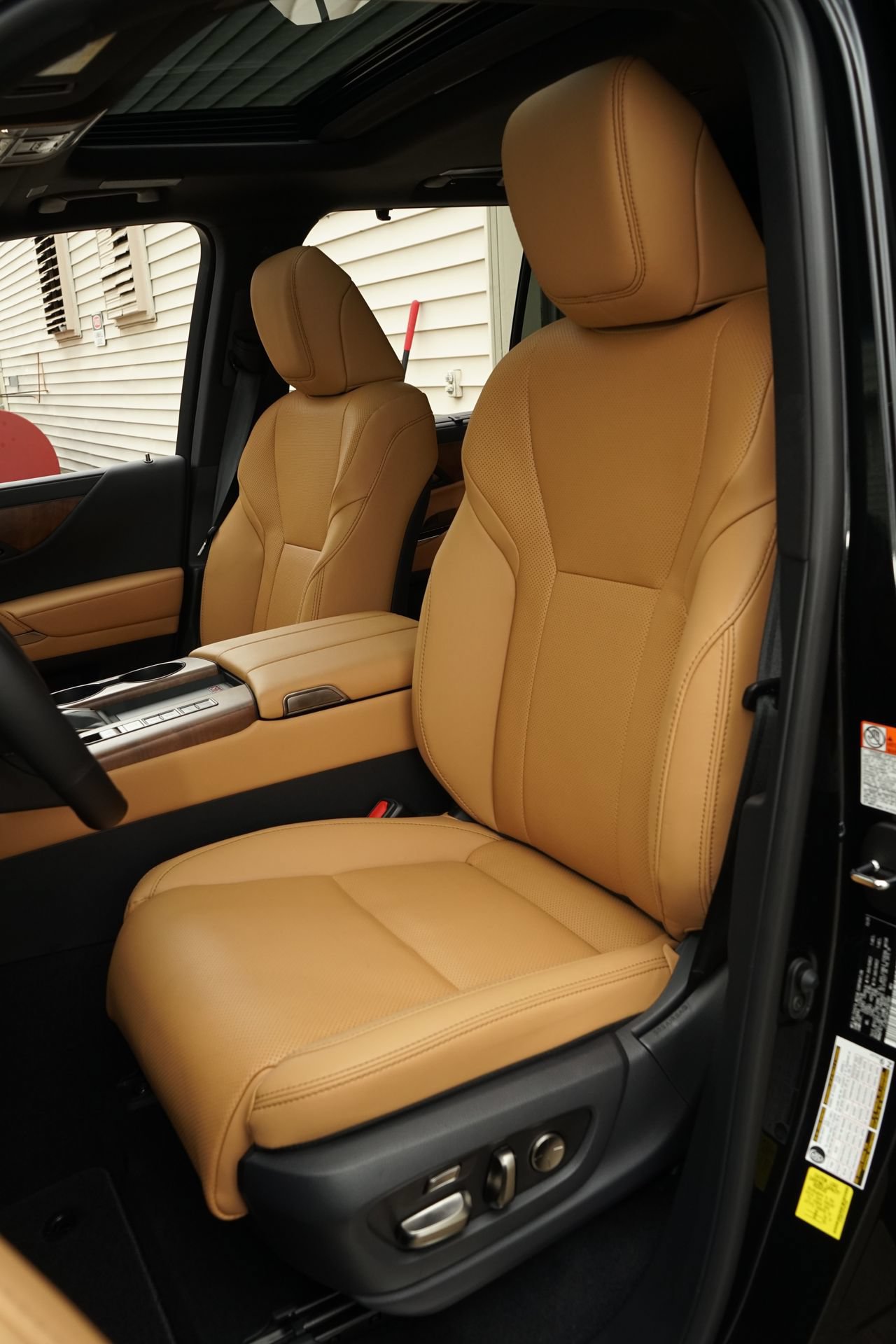 Used 2026 Lexus LX 600 4WD w/ Luxury Package image 9
