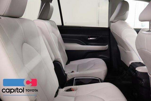 Certified 2025 Toyota Grand Highlander AWD image 28